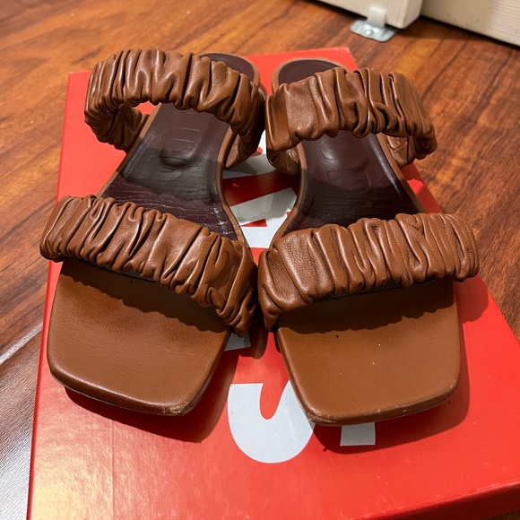 Used Staud Maya Ruched Leather Slides in Tan - Picture 2 of 10